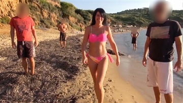 Alexandra Wett - Spontaneous mass-free fuck at the beach