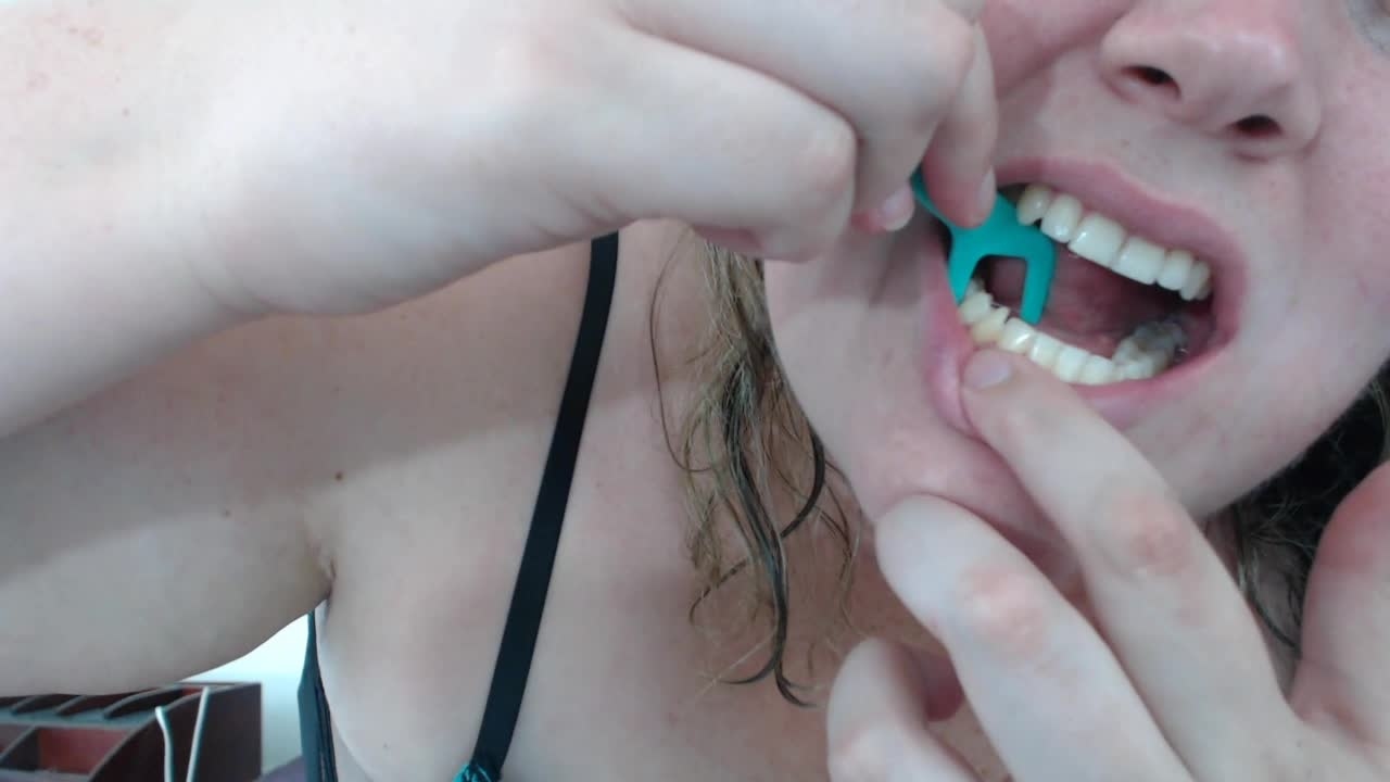 GoddessLisa_Lux - Flossing my perfect teeth