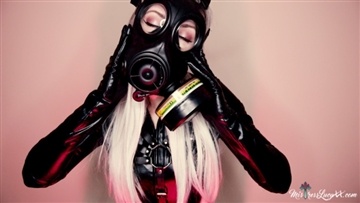 MistressLucyXX - Gas Mask Mistress Jerk Off